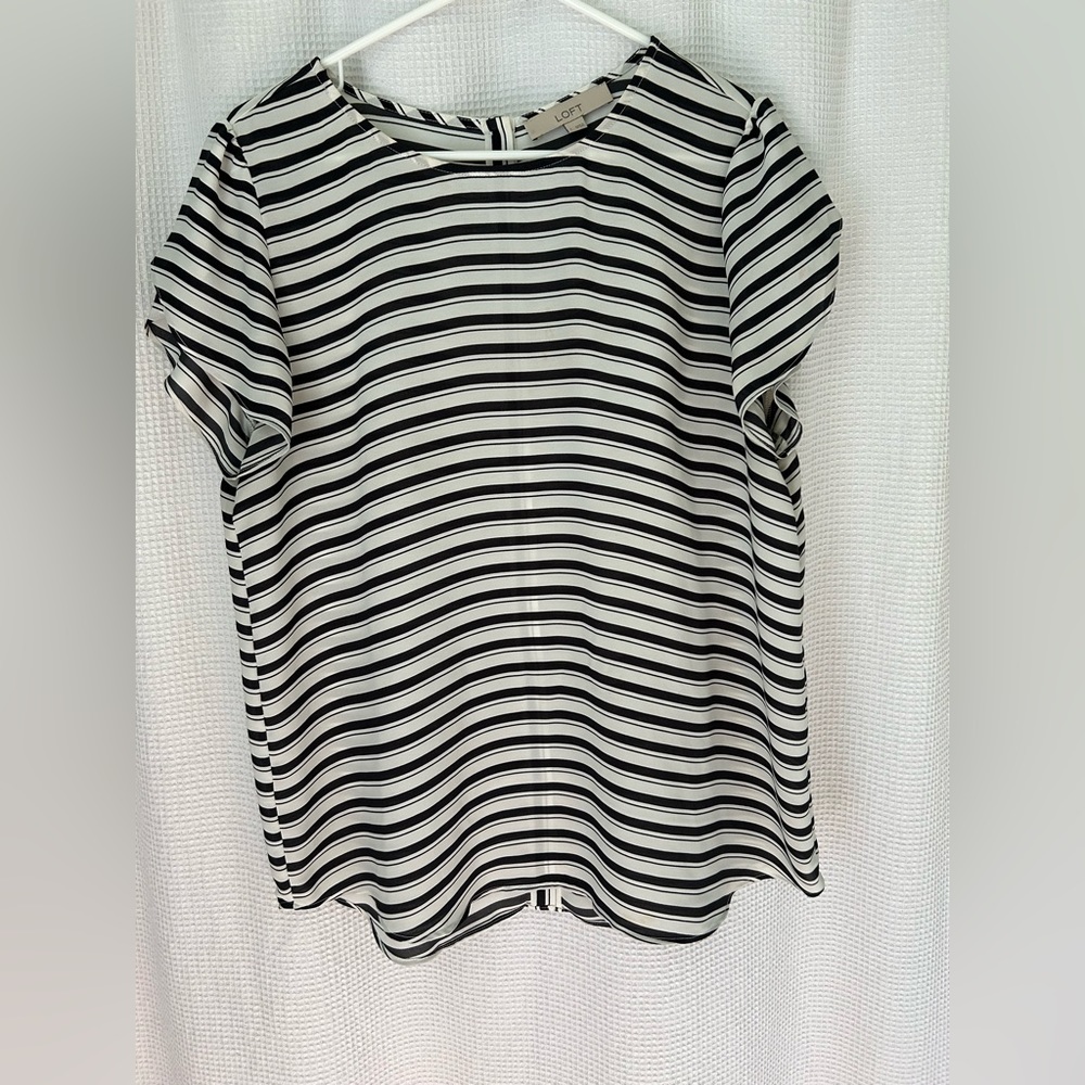 Loft women’s size L‎ striped blouse with button detailing